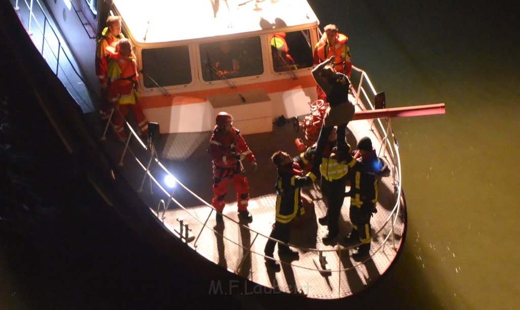 Einsatz BF Hoehenretter Koelner Seilbahn Hoehe Zoobruecke P2514.JPG